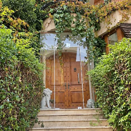 Private With Private Bathroom & Balcony In Elegant Gjelaj *