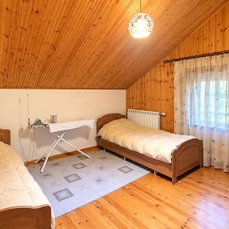 Private With Private Bathroom & Balcony In Elegant Gjelaj Privatunterkunft